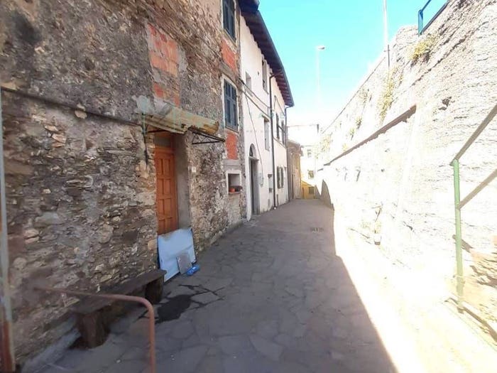 Casa con 6 locali in vendita in Via Sant'Antonio, Pornassio