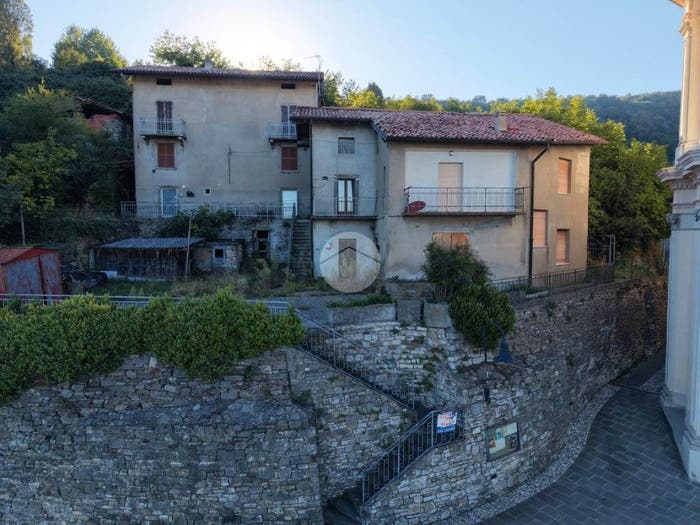 Appartamento quadrilocale in vendita in casa indipendente via chiesa, Centro, Gandosso