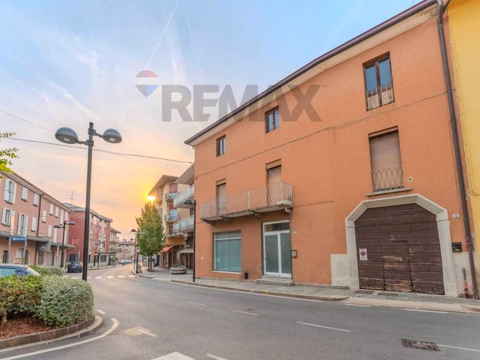 Casa con 6 locali in vendita in piazza san rocco, Calusco d'Adda