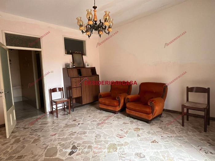 Casa con 6 locali in vendita in Via Mulino, Castelbuono