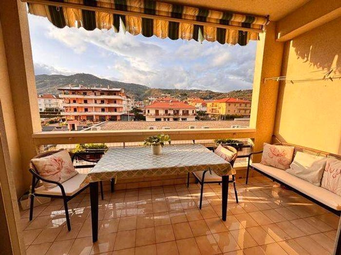 Appartamento trilocale in vendita in Via Giuseppe Garibaldi, Montepaone Lido, Montepaone