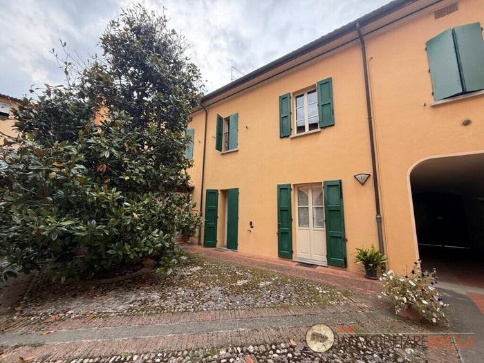 Appartamento trilocale in vendita in Via Giuseppe Garibaldi, Centro Storico, Imola
