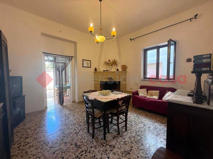 Casa con 6 locali in vendita in Via V Monti, Centro, Maruggio