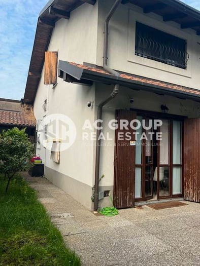 Casa bilocale in vendita in Centro, Caronno Pertusella