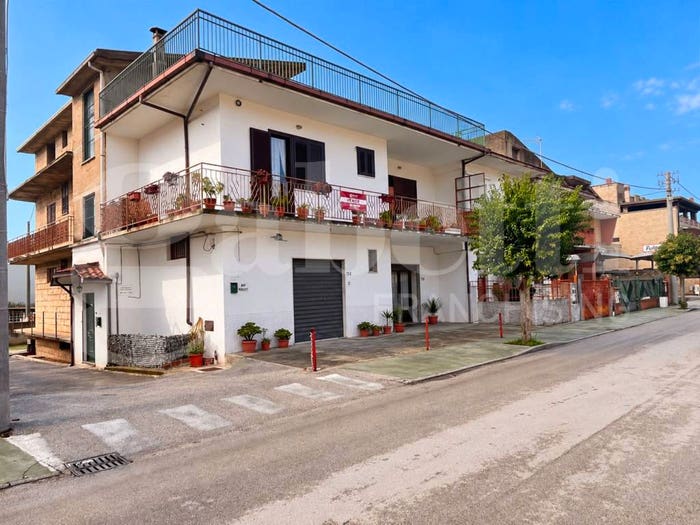 Casa con 6 locali in vendita in Via Antonio Vinciguerra, Centro, Bellona