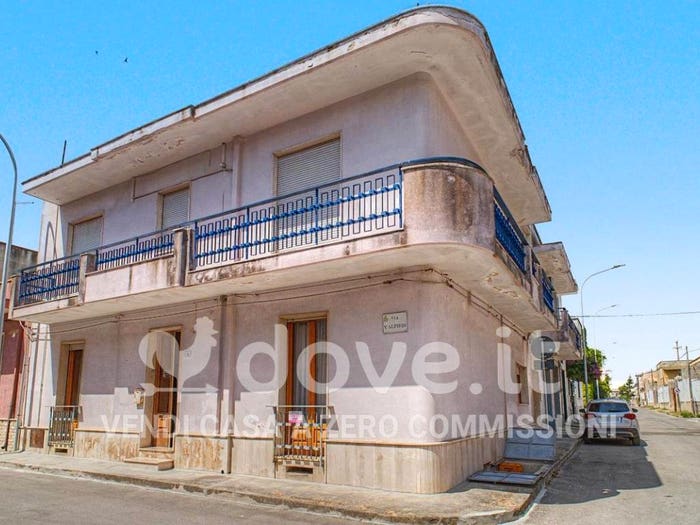 Casa con 6 locali in vendita in Via Vittorio Alfieri, Fragagnano