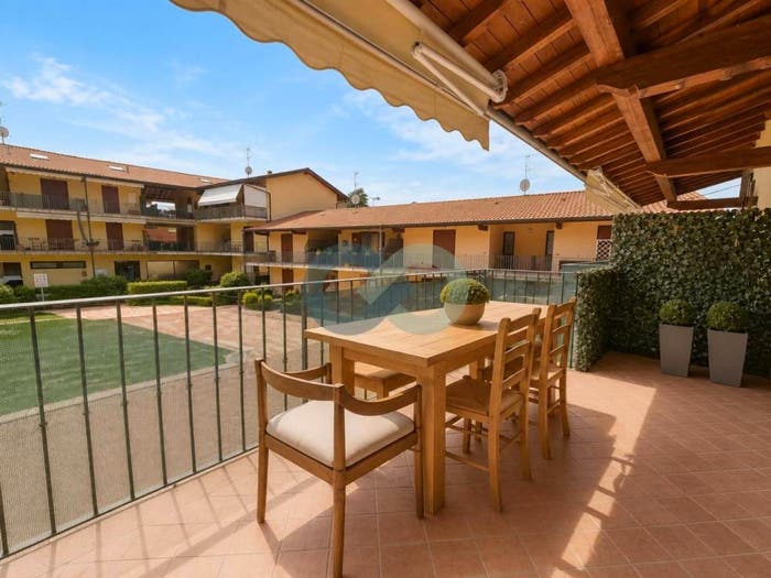 Appartamento trilocale in vendita in Via Magenta, Moniga del Garda
