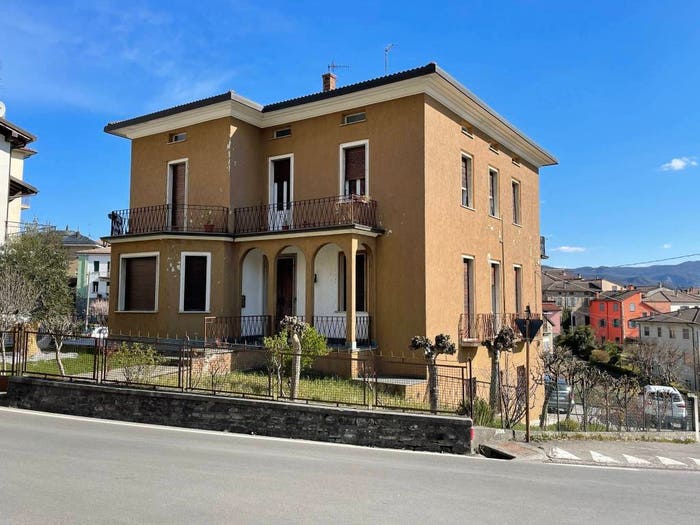 Appartamento quadrilocale in vendita in Via Roma, Centro, Bardi