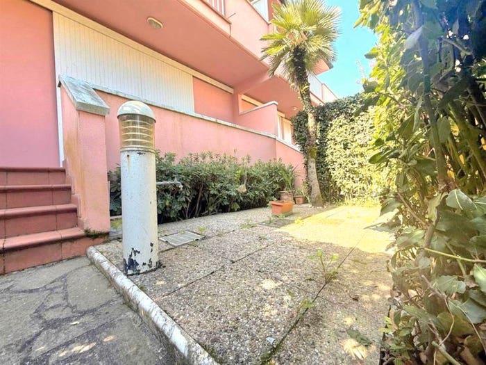 Casa trilocale in vendita in Marina di Massa Centro, Massa