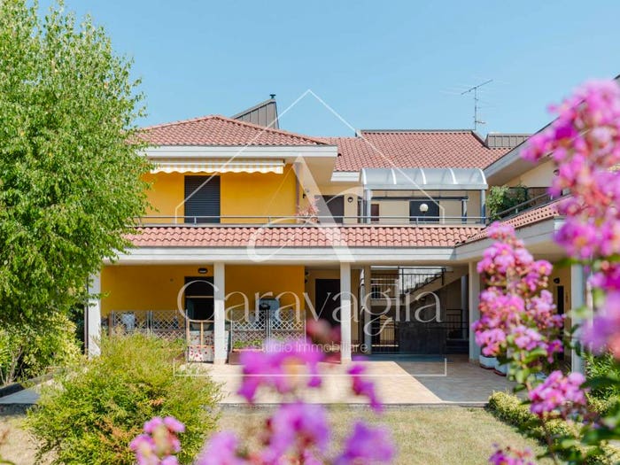 Appartamento trilocale in vendita in Via Trieste, Centro, Biandronno