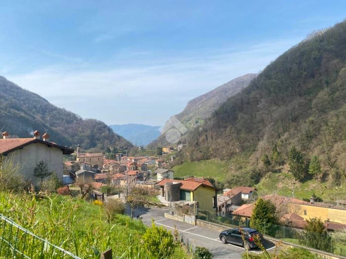 Casa quadrilocale in vendita in VIA NESOLIO, Erve