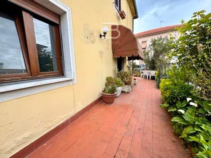 Casa con 5 locali in vendita in Via Cesare Battisti Nn, Centro, Monsummano Terme