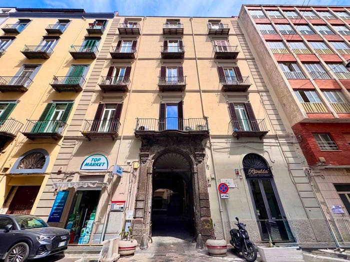 Appartamento bilocale in vendita in Via Chiatamone, Santa Lucia, Napoli