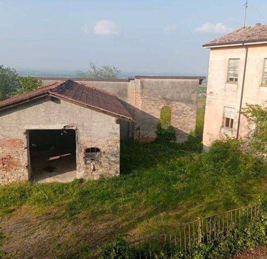Casa con 5 locali in vendita in Piozzano