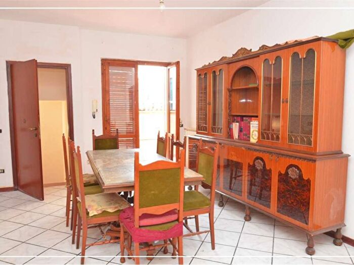 Appartamento con 5 locali in vendita in Piazza Giuseppe Giusti, Centro, Monsummano Terme