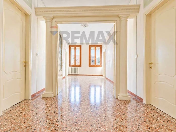 Appartamento con 6 locali in vendita in San Polo, Venezia