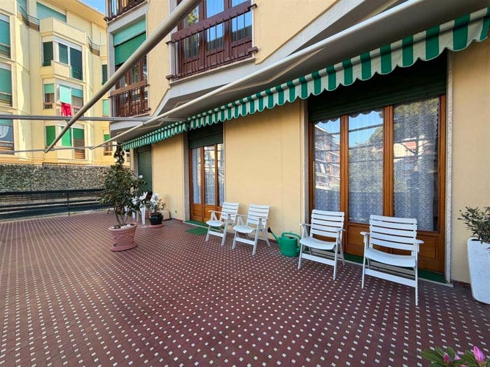 Appartamento quadrilocale in vendita in Via Vittorio Veneto, Marina di Massa Centro, Massa