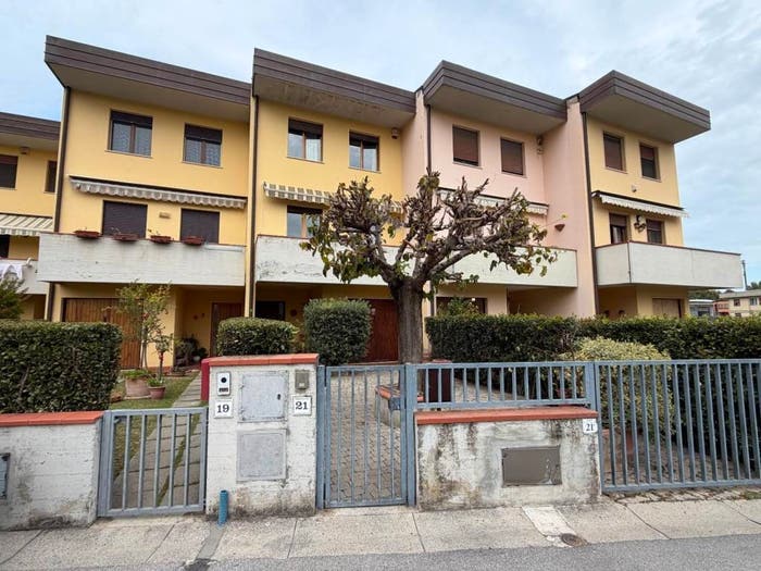 Casa con 6 locali in vendita in Via Sacco e Vanzetti, Centro, Calcinaia