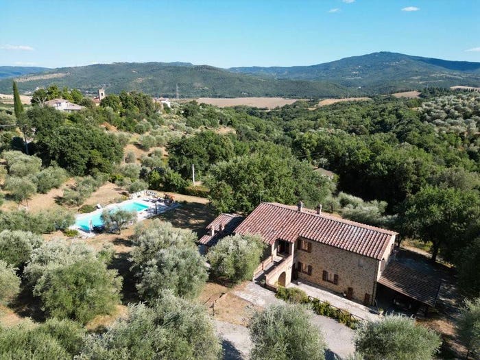 Casa con 6 locali in vendita in Piazza San Pietro, Missiano, Panicale