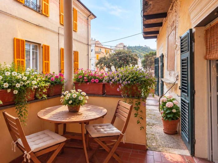 Appartamento quadrilocale in vendita in Via Brunenghi, Centro, Finale Ligure