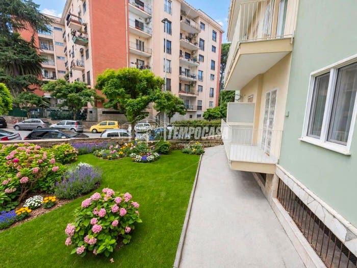 Appartamento trilocale in vendita in Via Domenico Fontana, Arenella, Napoli