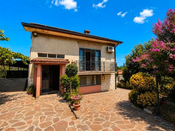 Casa con 6 locali in vendita in Via La Macchia, Centro, Colonna