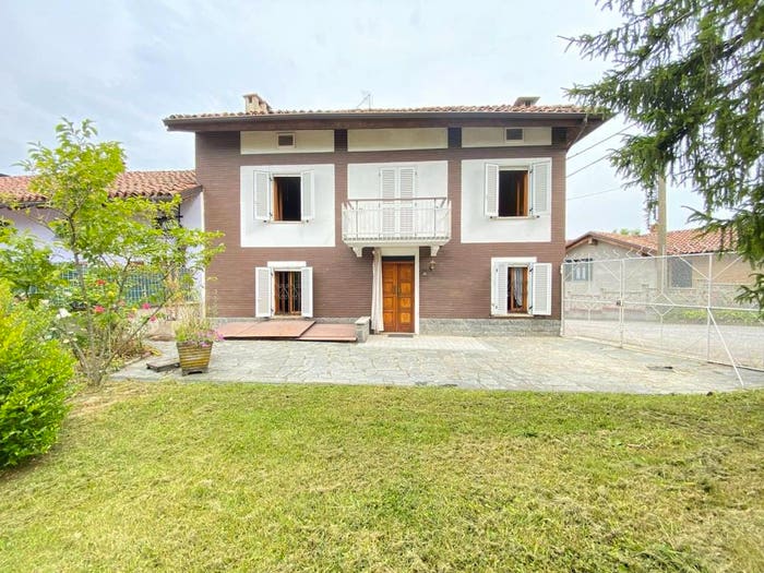 Casa con 5 locali in vendita in Via Principe Amedeo, Centro, Montaldo Scarampi