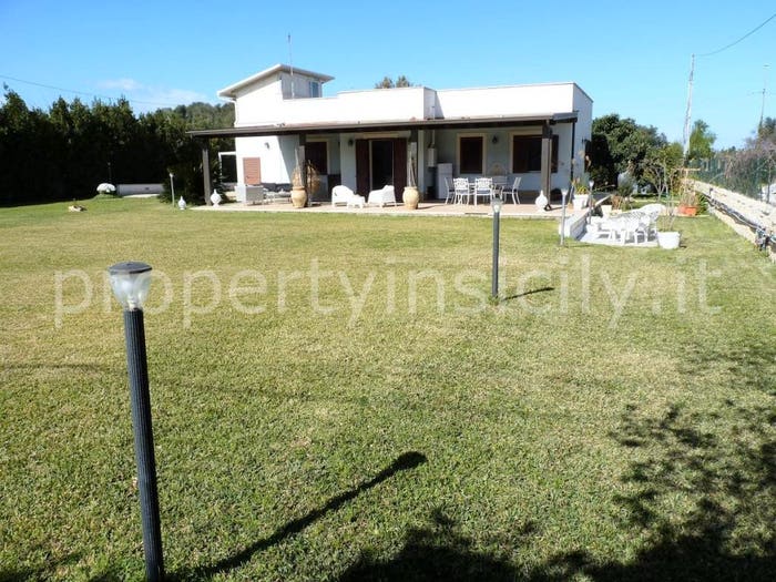 Casa quadrilocale in vendita in Via della Murena, Ognina, Siracusa