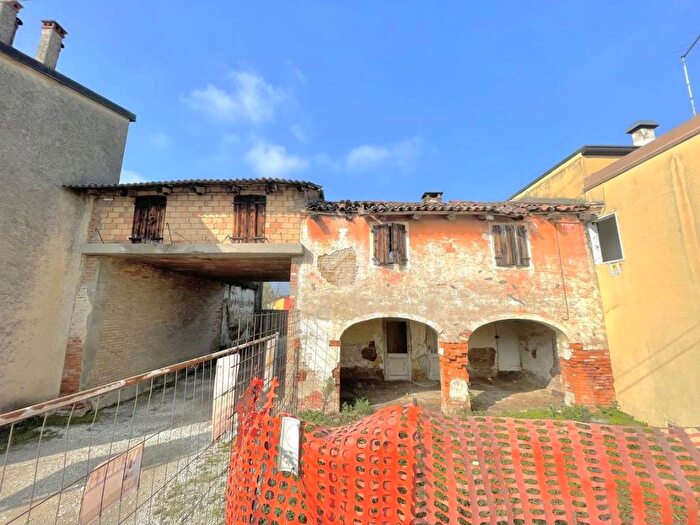 Casa quadrilocale in vendita in Via Albare, Centro, Piombino Dese