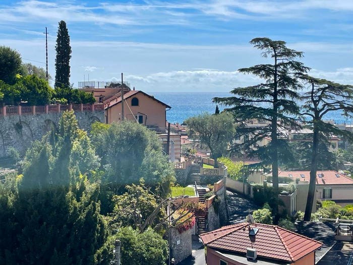 Appartamento quadrilocale in vendita in Via Cardellino, Collina Centrale Parco Fuor del Vento, Alassio