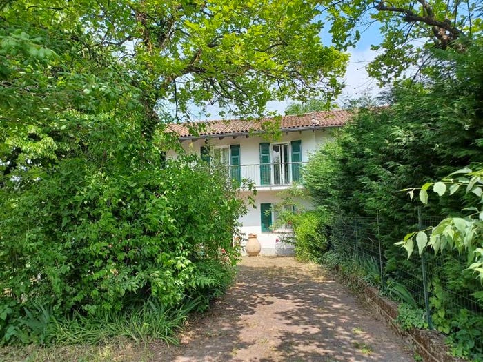 Casa con 5 locali in vendita in Pasturana