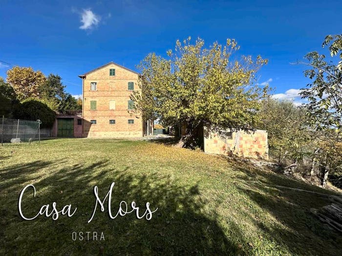 Casa con 6 locali in vendita in Ostra