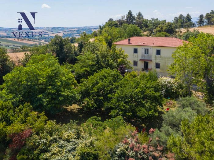 Casa con 6 locali in vendita in Corinaldo