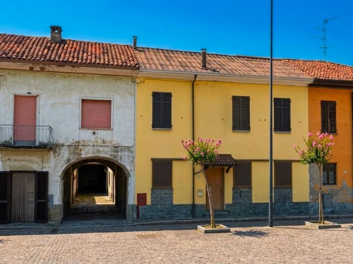 Casa quadrilocale in vendita in Piazza Castello, Centro, Casalvolone