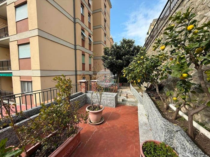 Appartamento con 6 locali in vendita in Via Giovanni XXIII, San Fruttuoso, Genova
