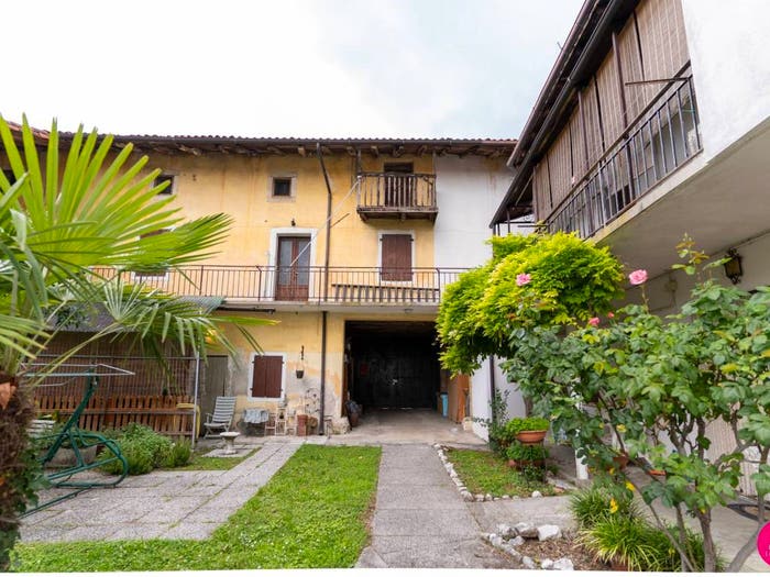 Casa quadrilocale in vendita in Via Roma, Aviano Castello, Aviano