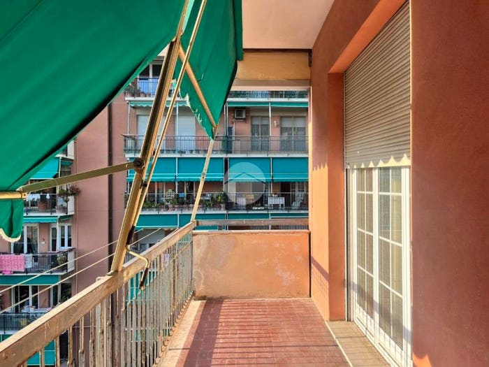 Appartamento quadrilocale in vendita in Via Aurelio Robino, Marassi, Genova
