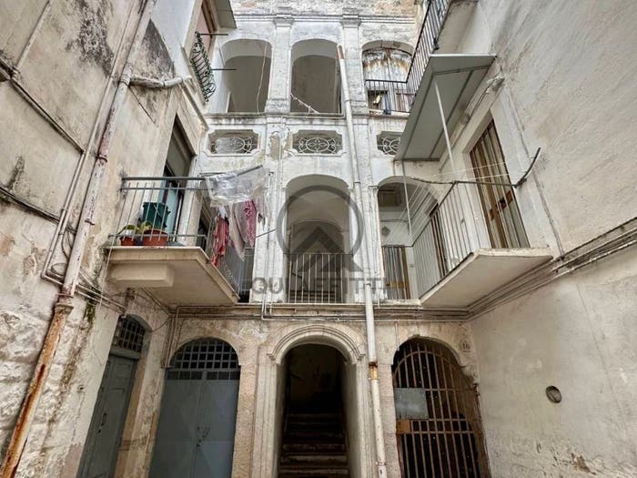 Appartamento trilocale in vendita in Via Isabella d'Inghilterra, Centro Storico, Andria