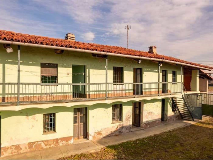 Casa con 6 locali in vendita in strada Camborgetti Ballada, Bricherasio
