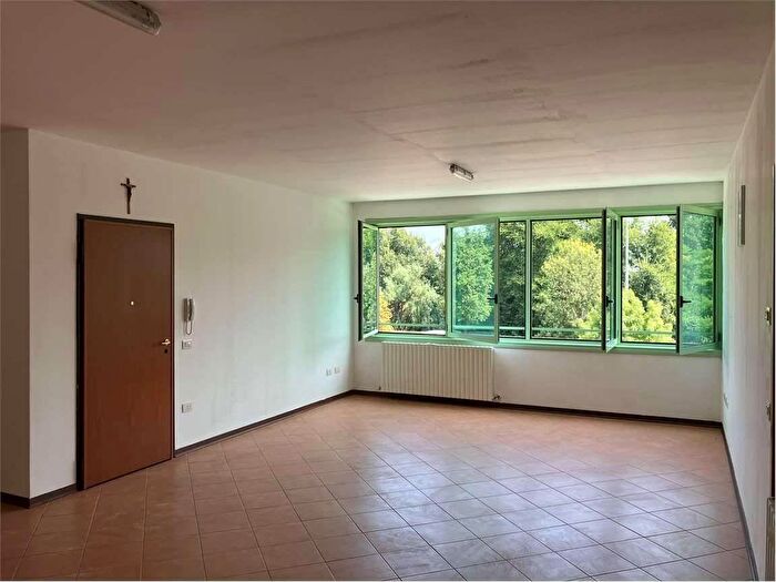 Appartamento quadrilocale in vendita in Via Canaletto, San Prospero