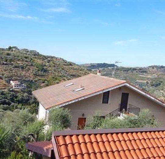 Casa quadrilocale in vendita in Via Castellaro, Pompeiana