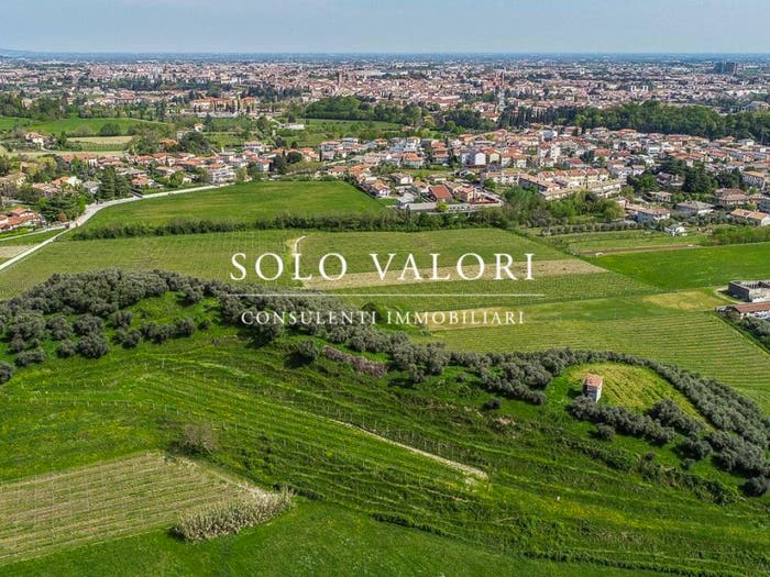 Casa con 6 locali in vendita in Viale Asiago, Bassano del Grappa