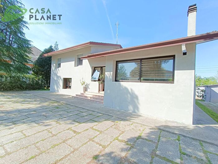 Casa con 7 locali in vendita in Via Oberdan, Mogliano Veneto