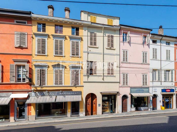 Appartamento trilocale in vendita in Strada della Repubblica, Centro Storico, Parma