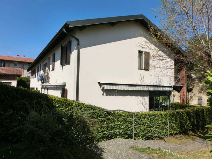 Appartamento trilocale in vendita in Via P Giovio, Alzate Brianza
