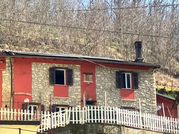 Casa con 6 locali in vendita in Via Case Sparse, Gavi