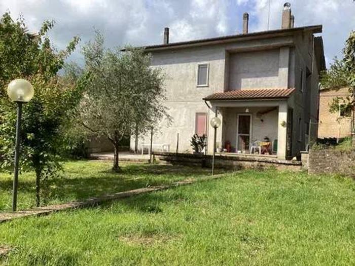 Casa con 6 locali in vendita in Via S Francesco D'Assisi, Bassano Romano