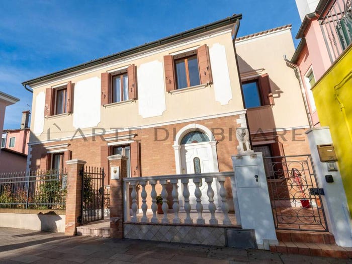 Casa quadrilocale in vendita in calle stivallo, Burano, Venezia