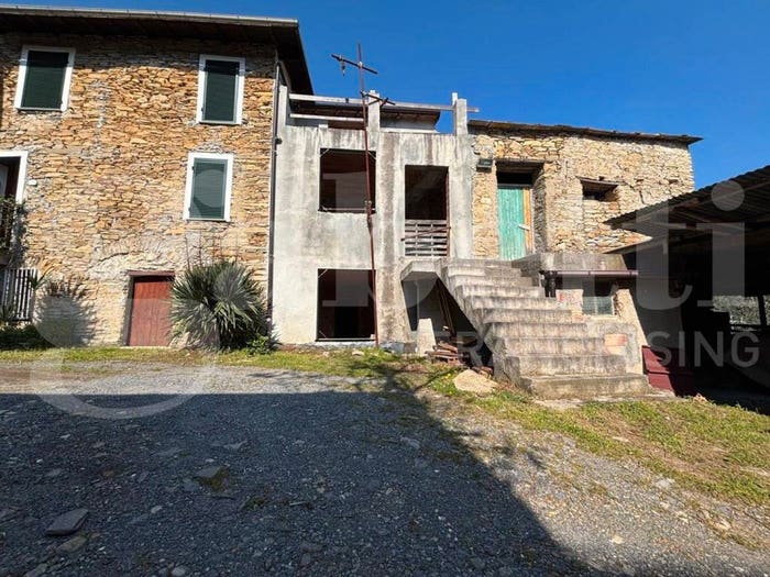 Casa trilocale in vendita in Via Acquasanta snc, Dolcedo