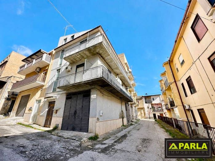 Casa con 6 locali in vendita in Via Carlo Amato, Canicattì